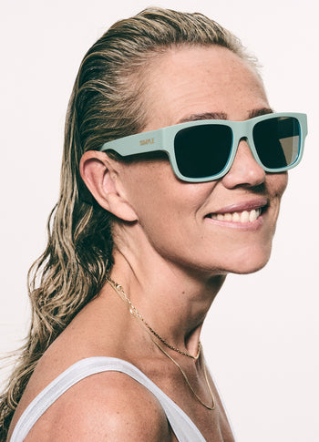 the essential sunglasses | blue haze