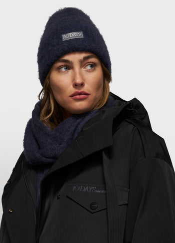 the famous raincoat | black