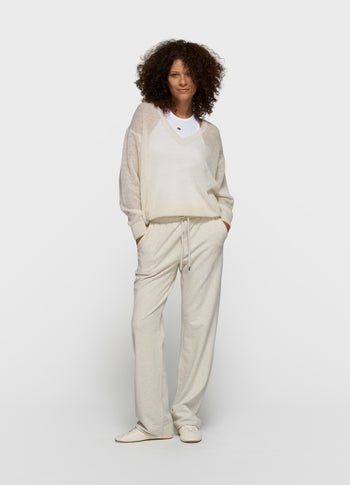 THE V-NECK KNIT SWEATER | ecru