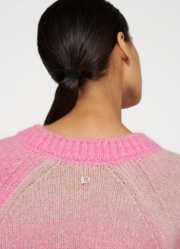 v-neck sweater gradient knit | pink