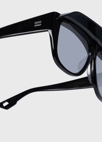 the statement sunglasses | black