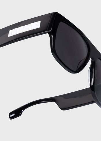 the iconic sunglasses | black