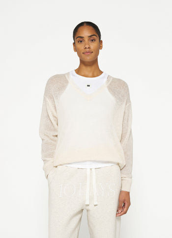 THE V-NECK KNIT SWEATER | ecru