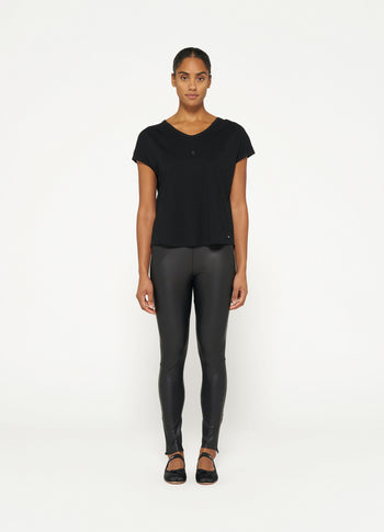 THE V-NECK TEE | black