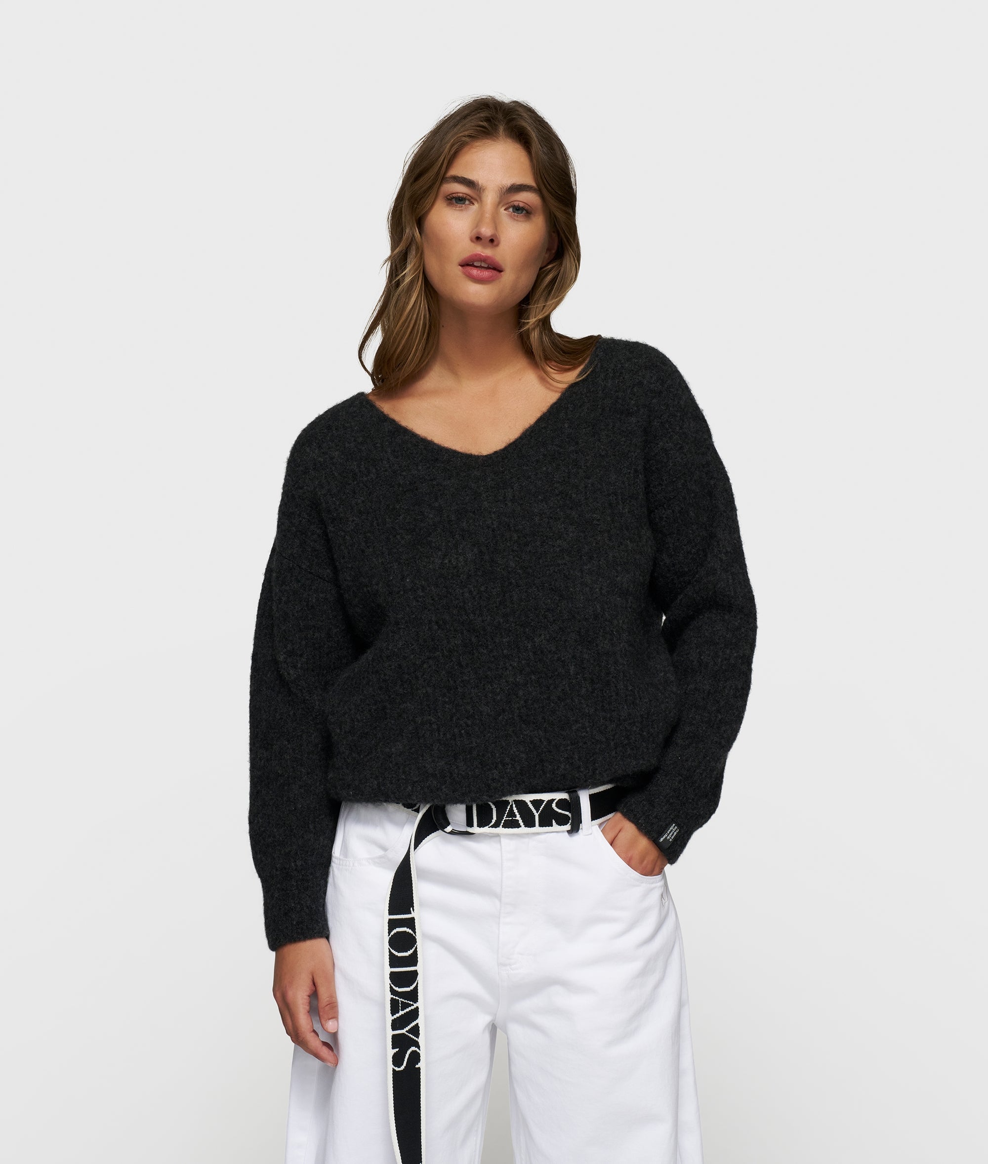 【YOURNUS】Yukia Half Collar Knit soft v-neck sweater knit | antra melee | 10DAYS | Official
