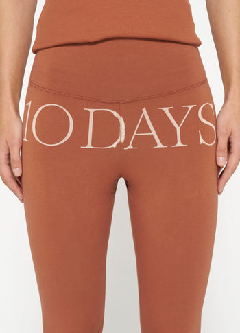 logo yoga leggings | saddle brown