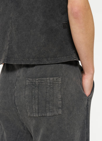 washed padded shoulder tee | ash grey