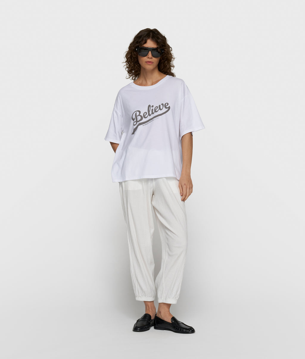 believe tee | white