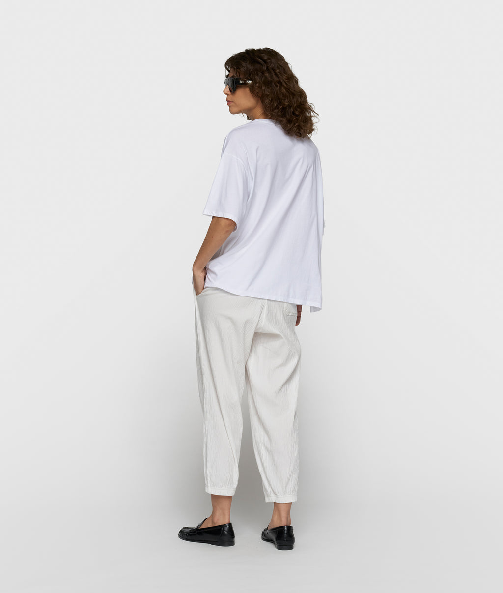 believe tee | white