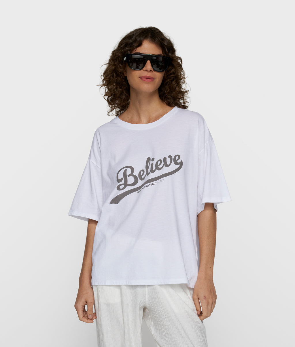 believe tee | white