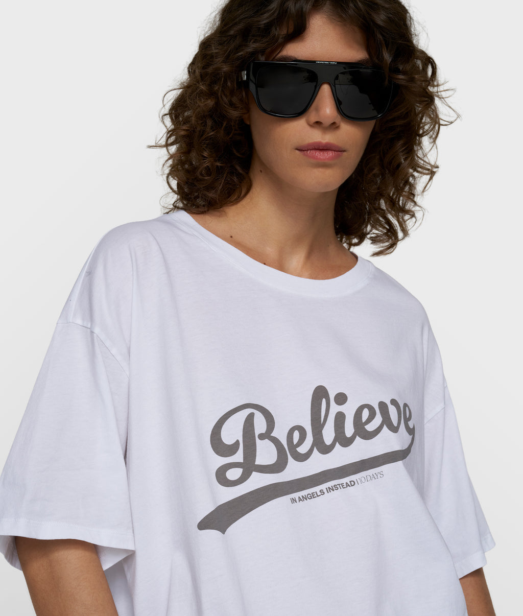 believe tee | white