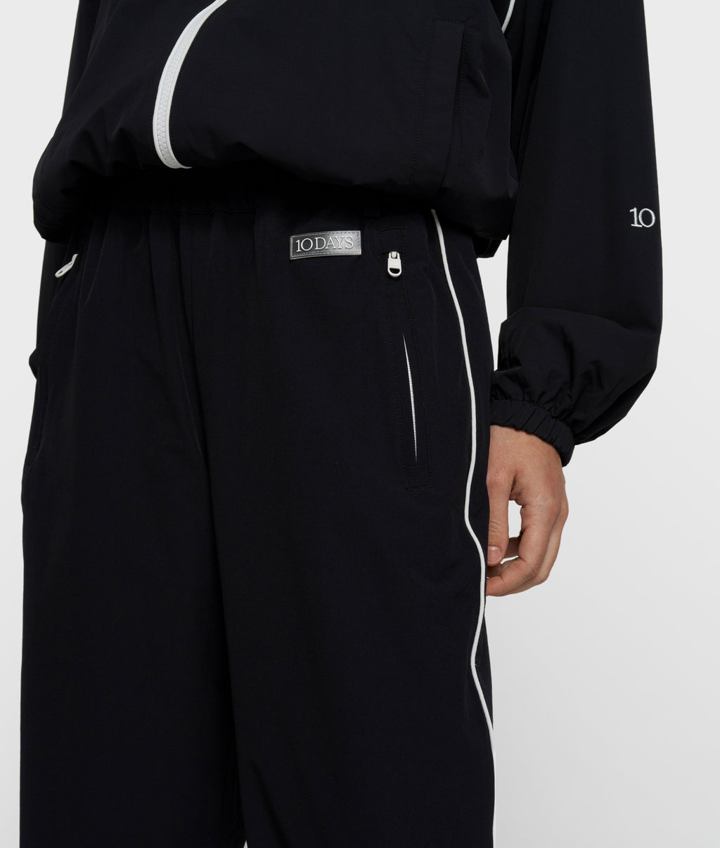 hooded travel jacket | black