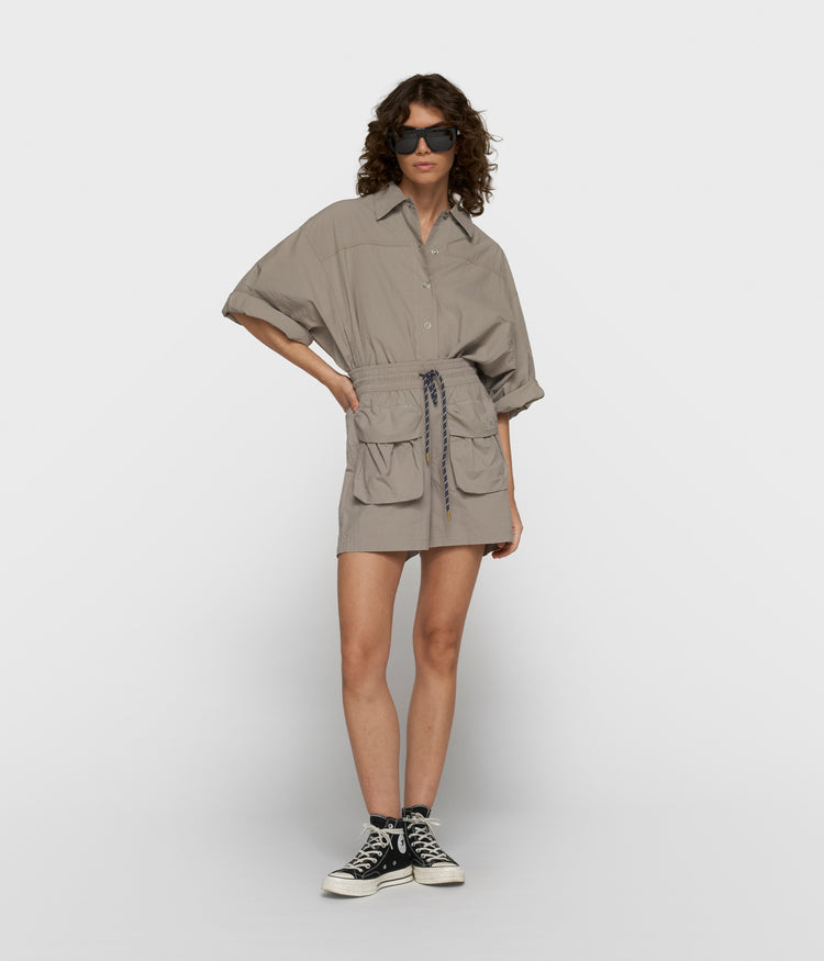 crinkle utility shorts | fog