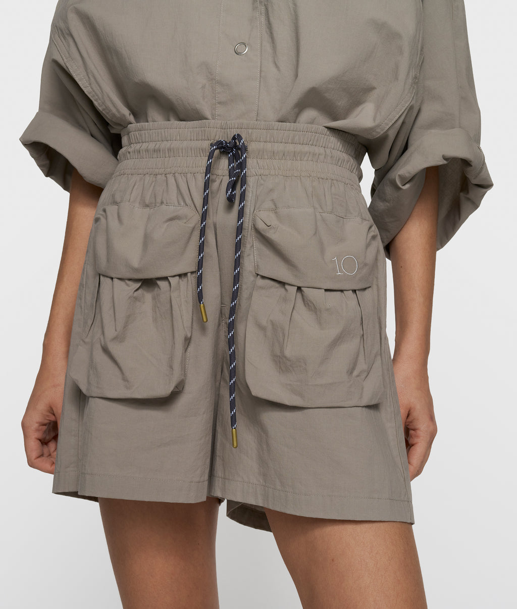 crinkle utility shorts | fog