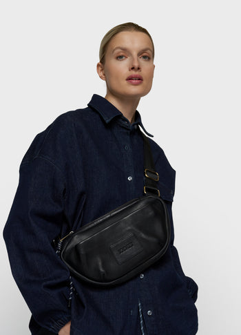 leather fanny pack | black