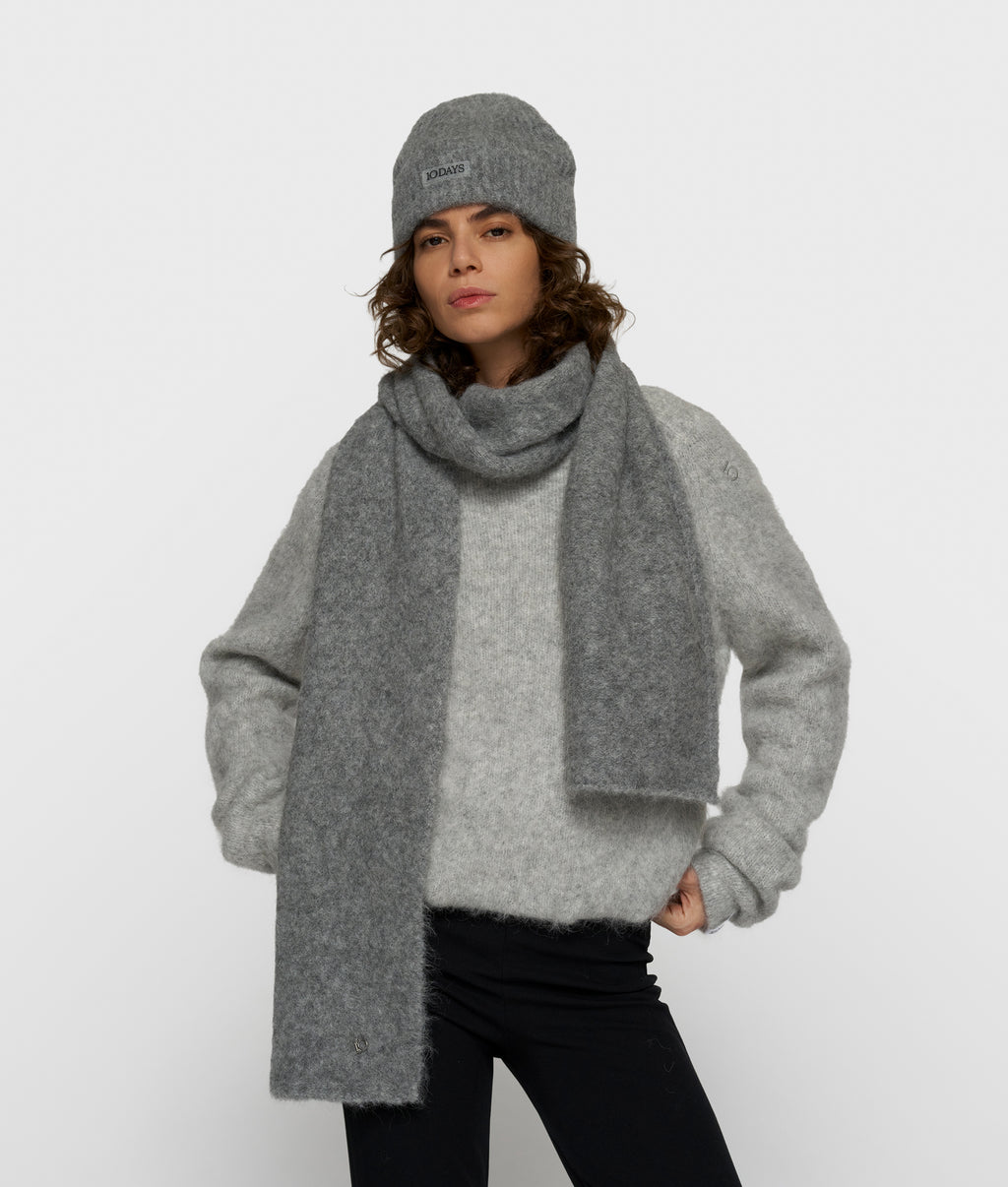 hairy knit scarf | grey melee