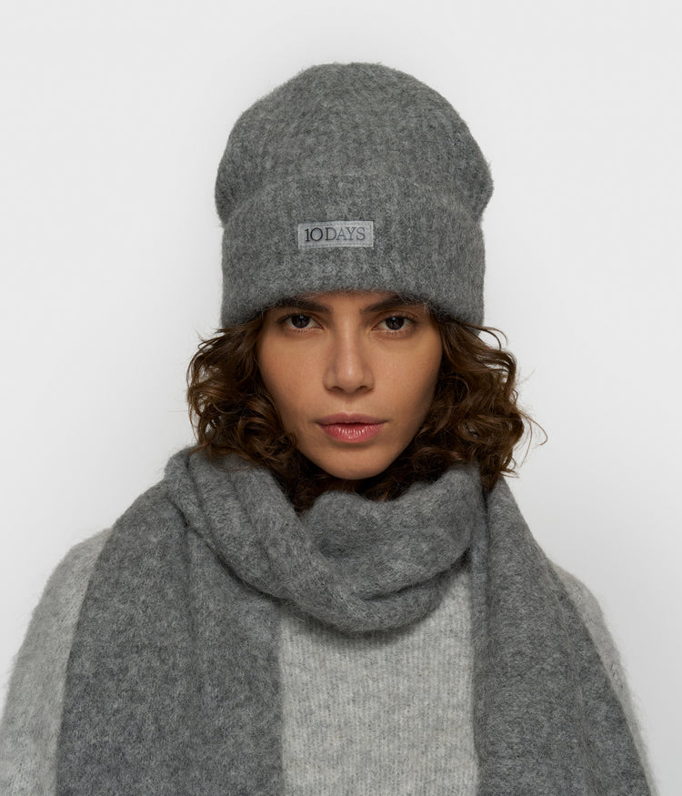 hairy beanie | grey melee