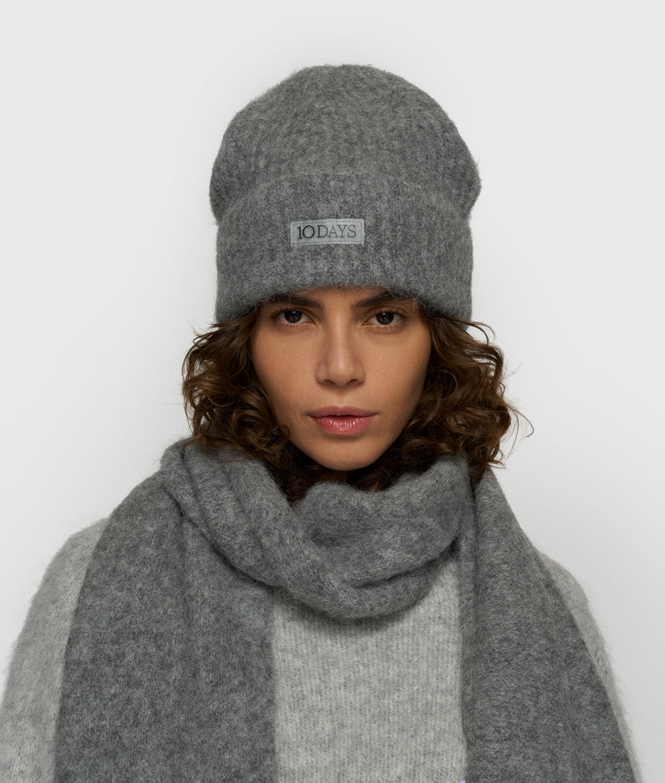 hairy beanie | grey melee