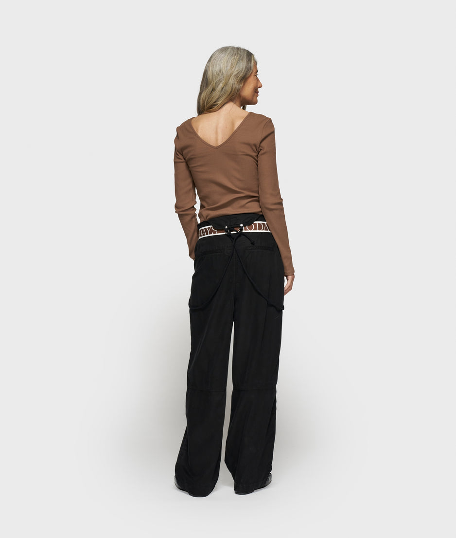 v-neck long sleeve ballet top | truffle