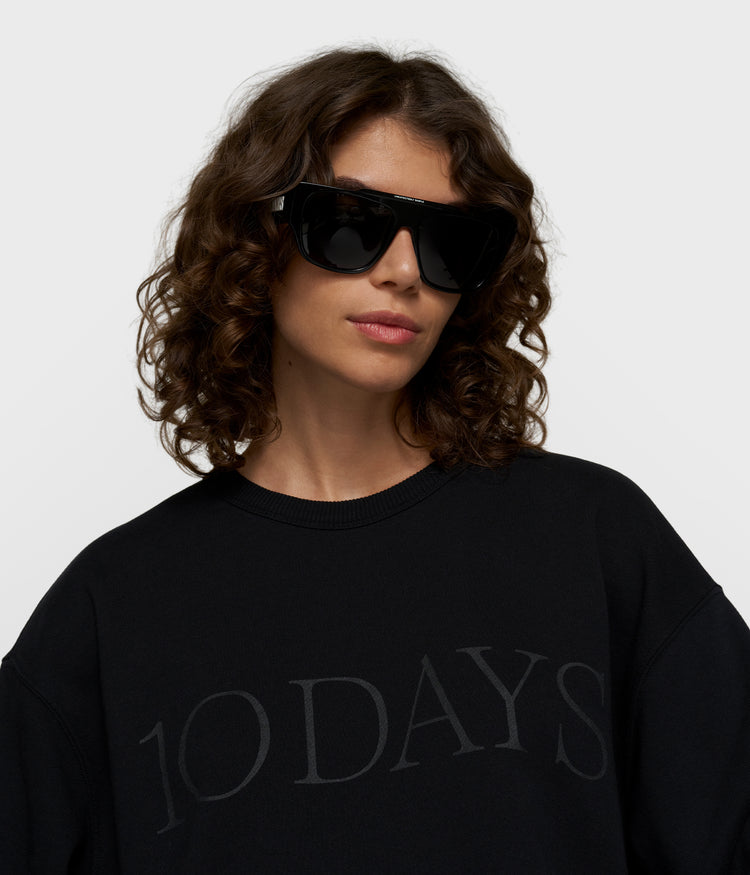 short 10DAYS sweater | black