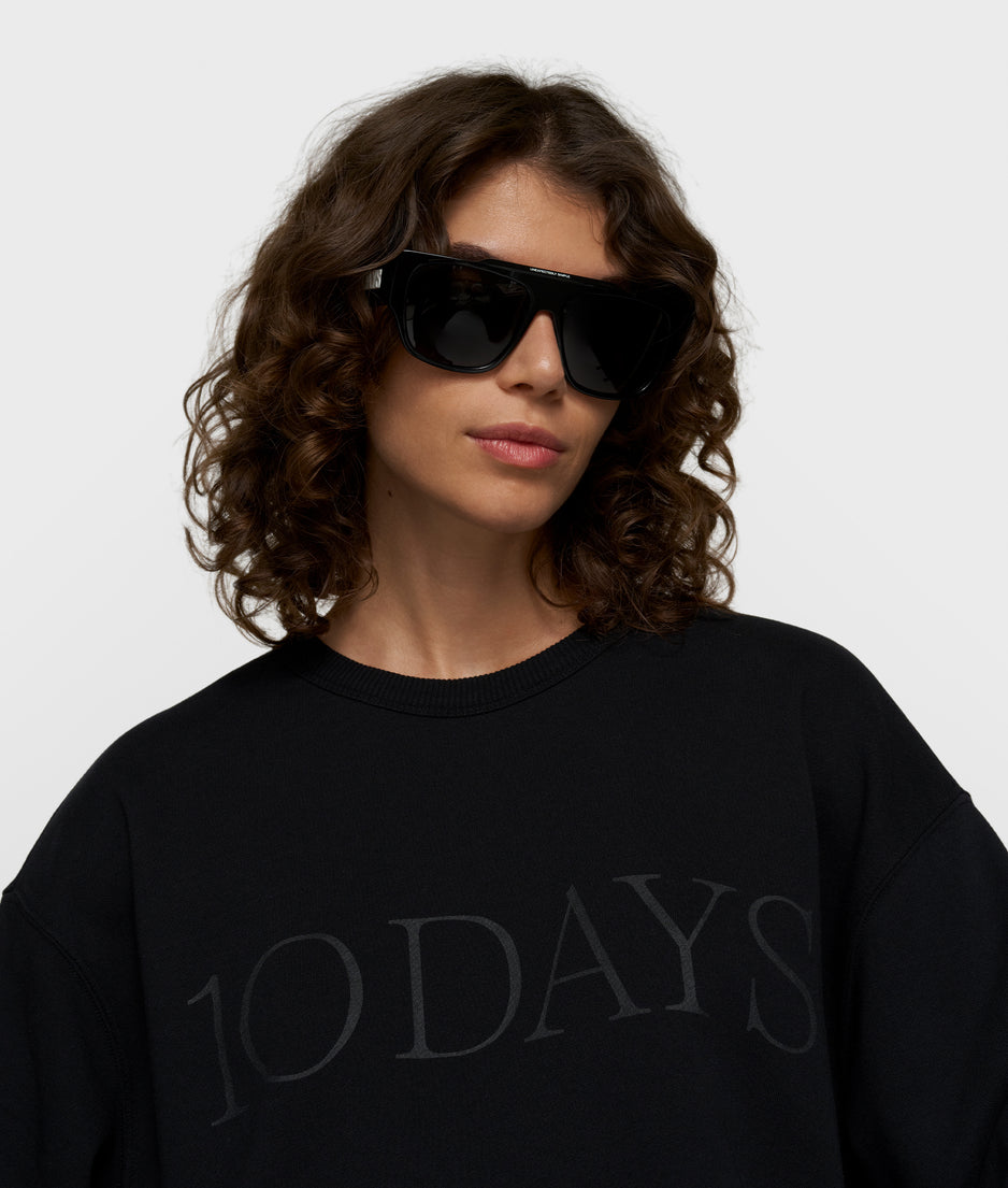 short 10DAYS sweater | black