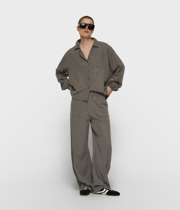 banana pants lyocell | dark fog