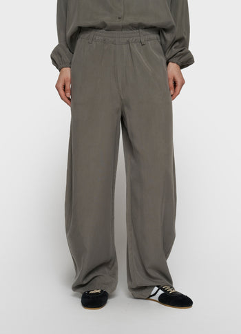 banana pants lyocell | dark fog