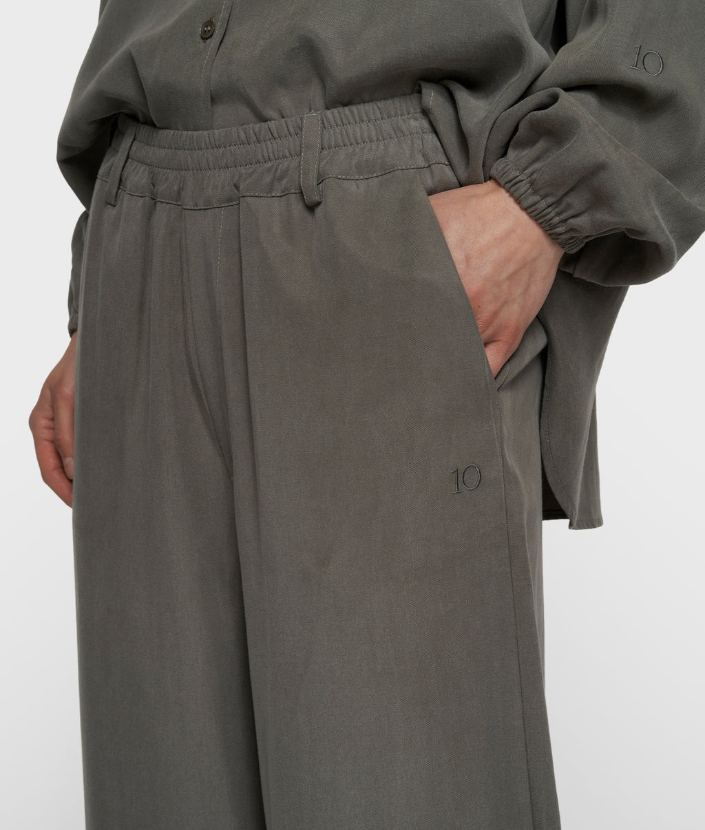 banana pants lyocell | dark fog