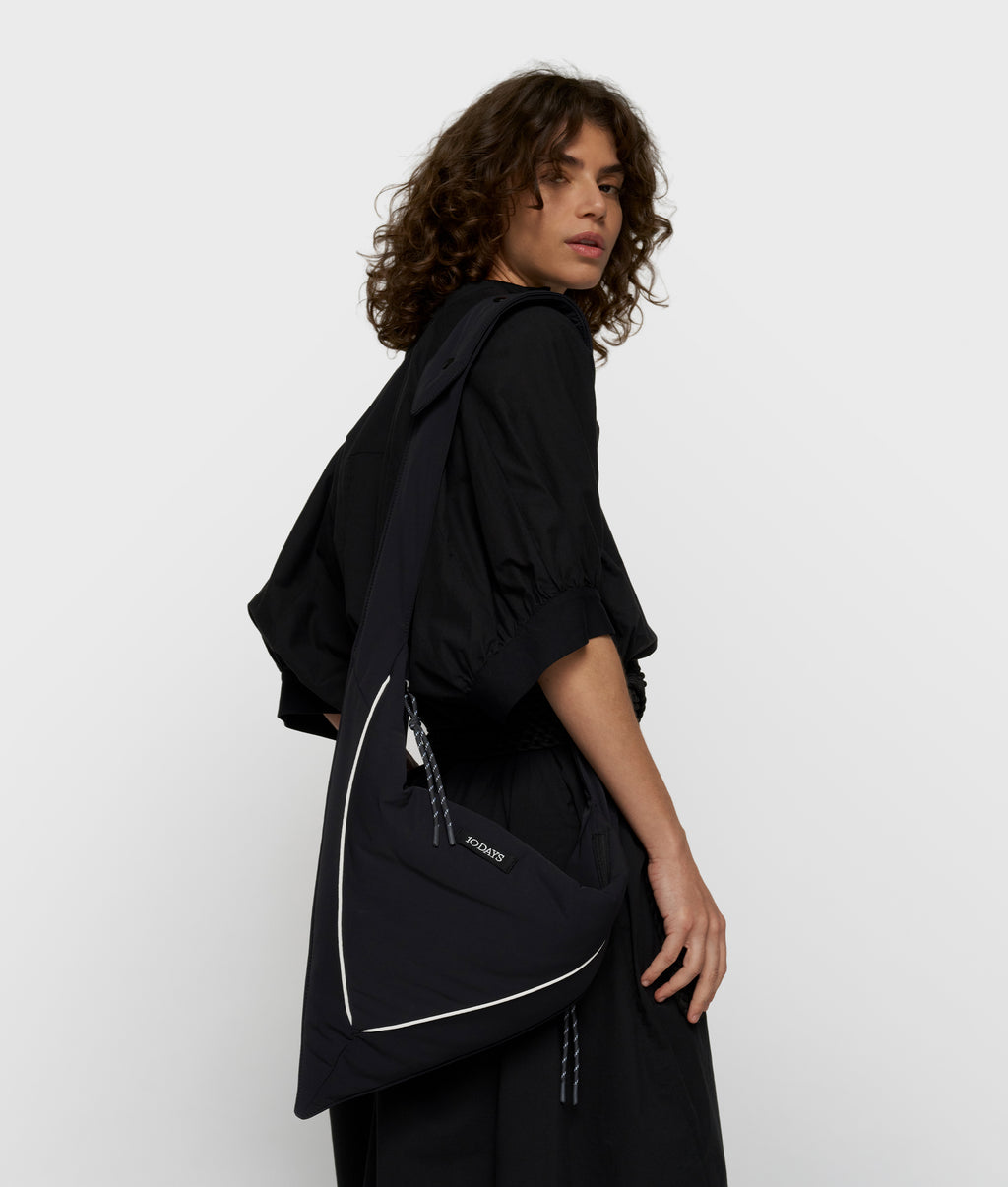 easy travel shoulder bag | black