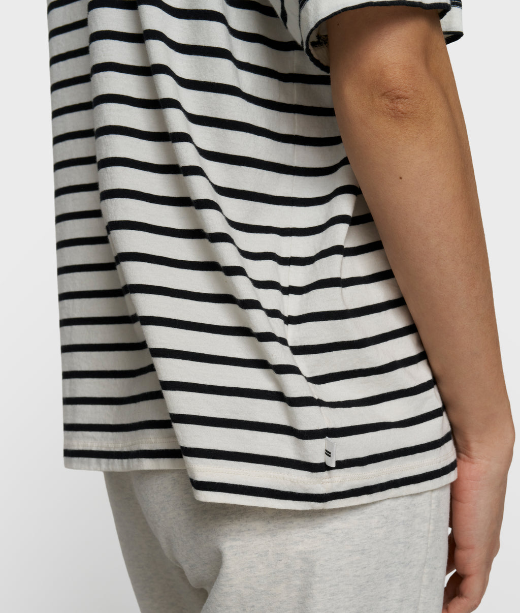 THE TEE STRIPES | white/black