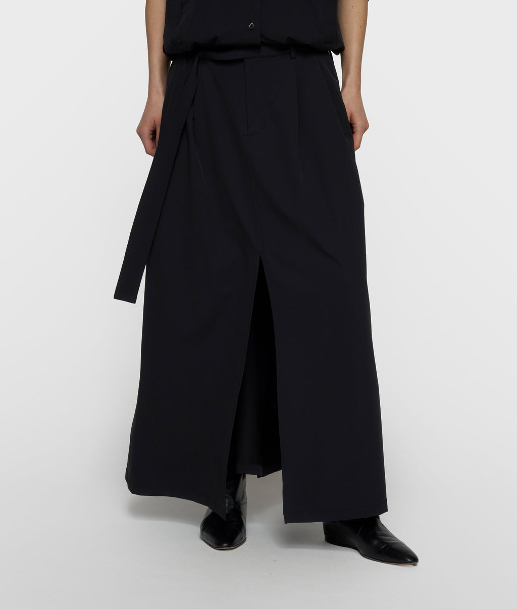 wide travel skirt | black