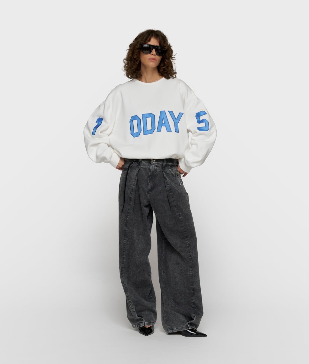 statement sweater logo | ecru