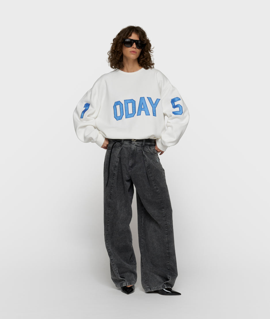 statement sweater logo | ecru