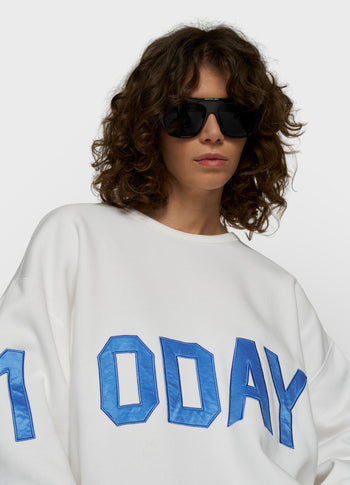 statement sweater logo | ecru