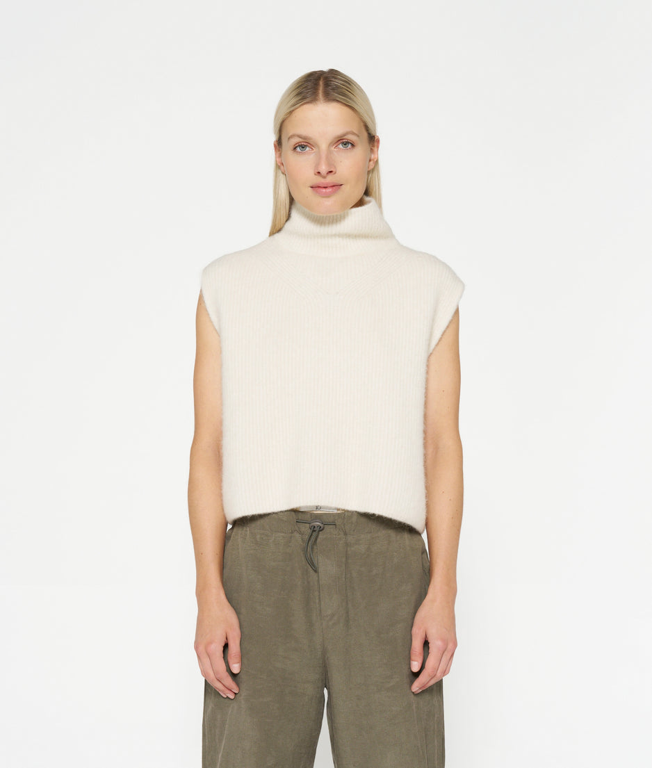 short soft knit sweater | ecru