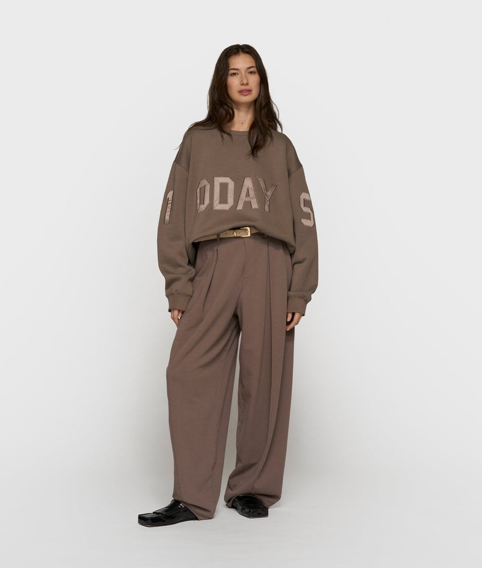 statement sweater logo | moonrock