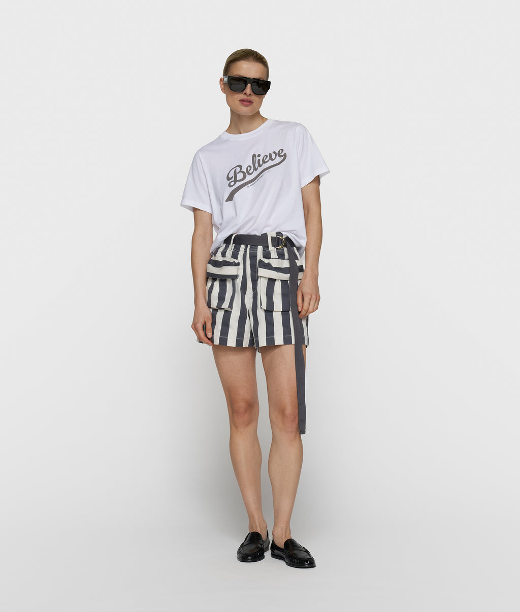 petite tee believe | white
