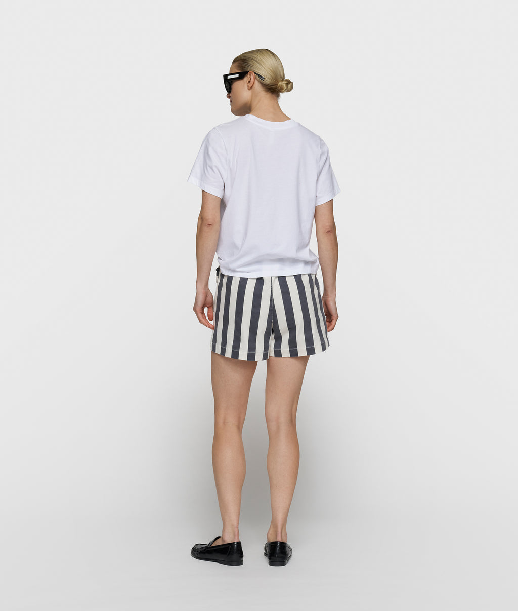 petite tee believe | white