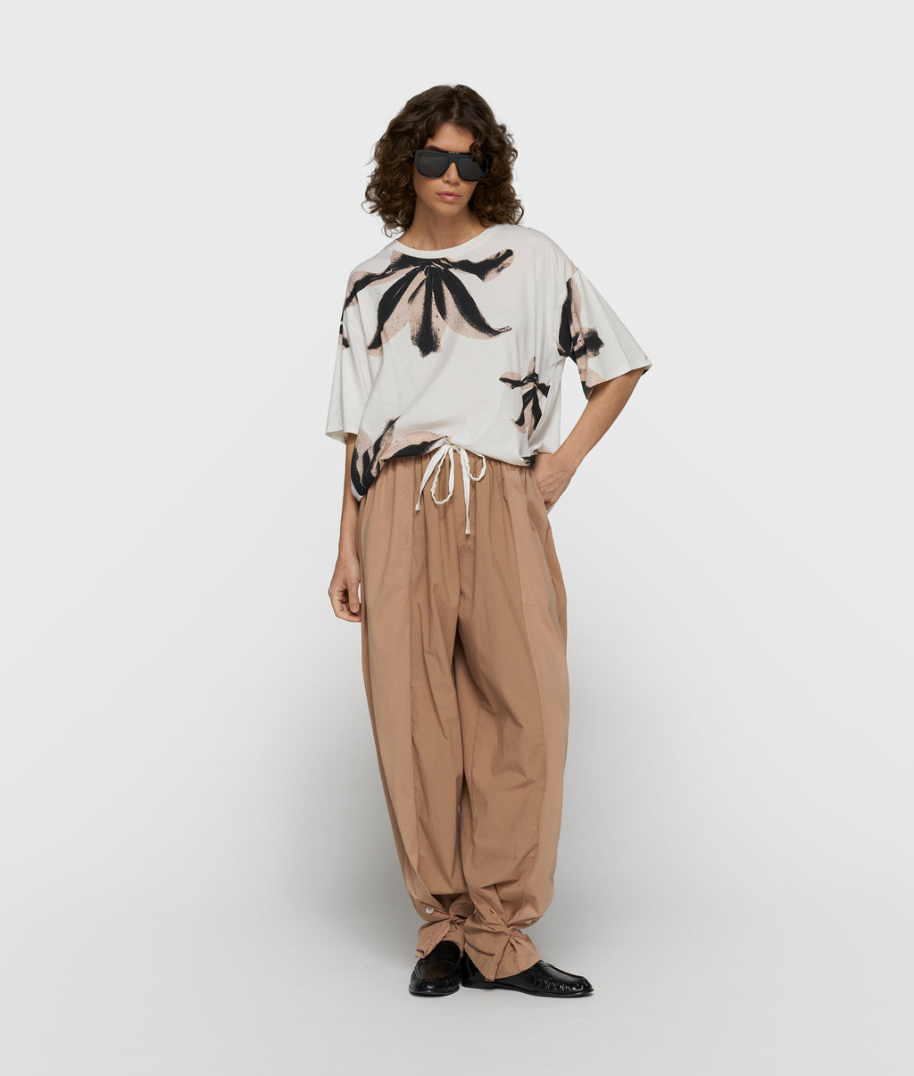 tee flower | ecru