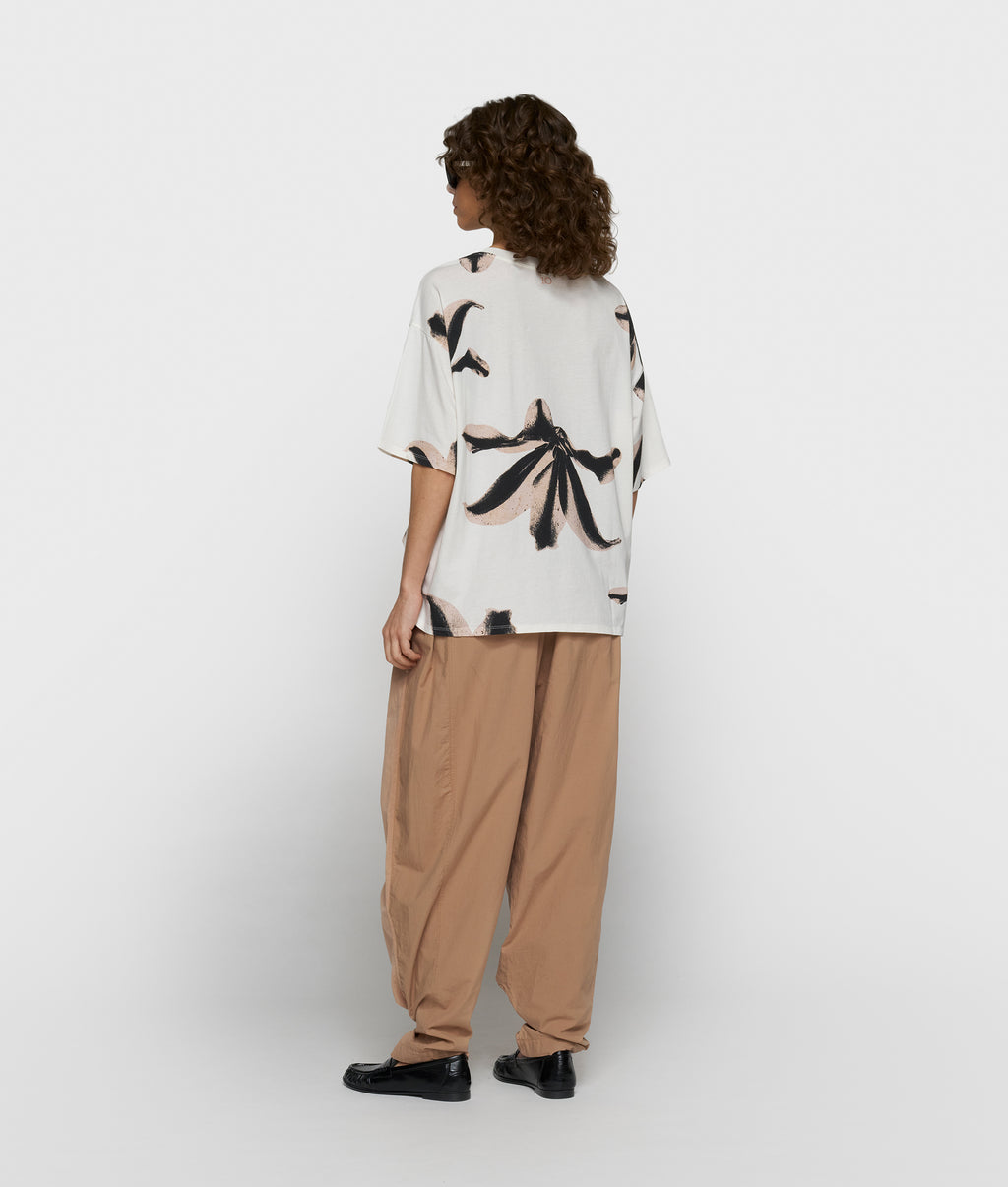 tee flower | ecru