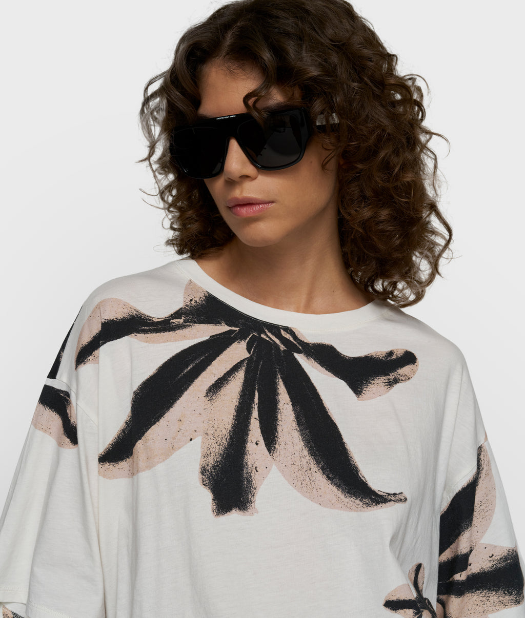 tee flower | ecru