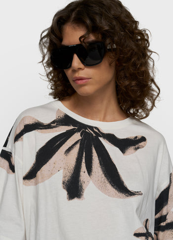 tee flower | ecru