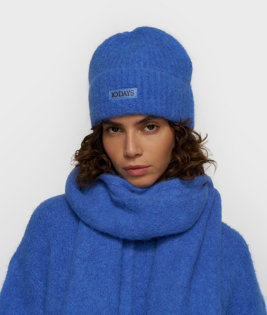 hairy beanie | ultramarine