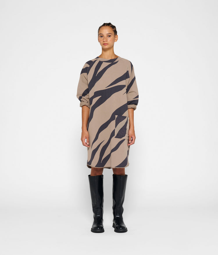 sweater dress zebra | warm taupe
