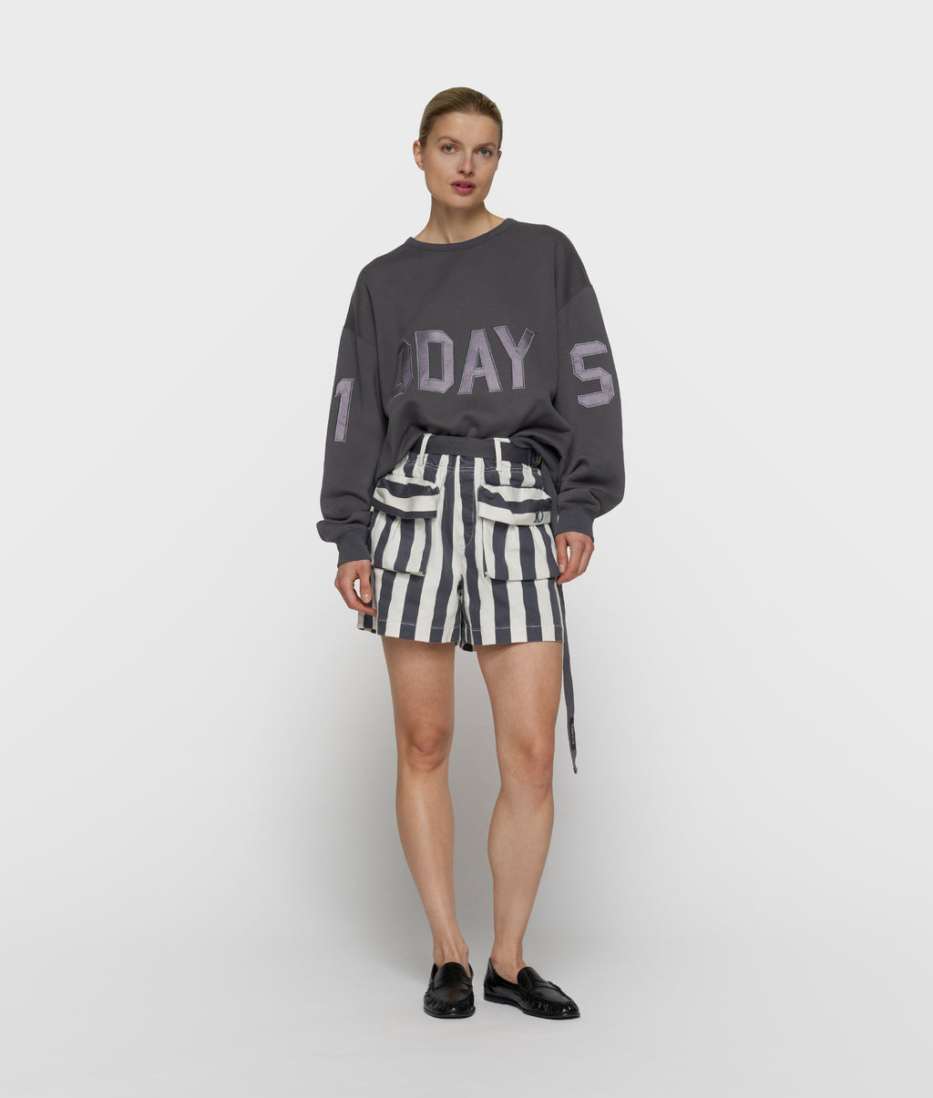 statement sweater logo | steel blue