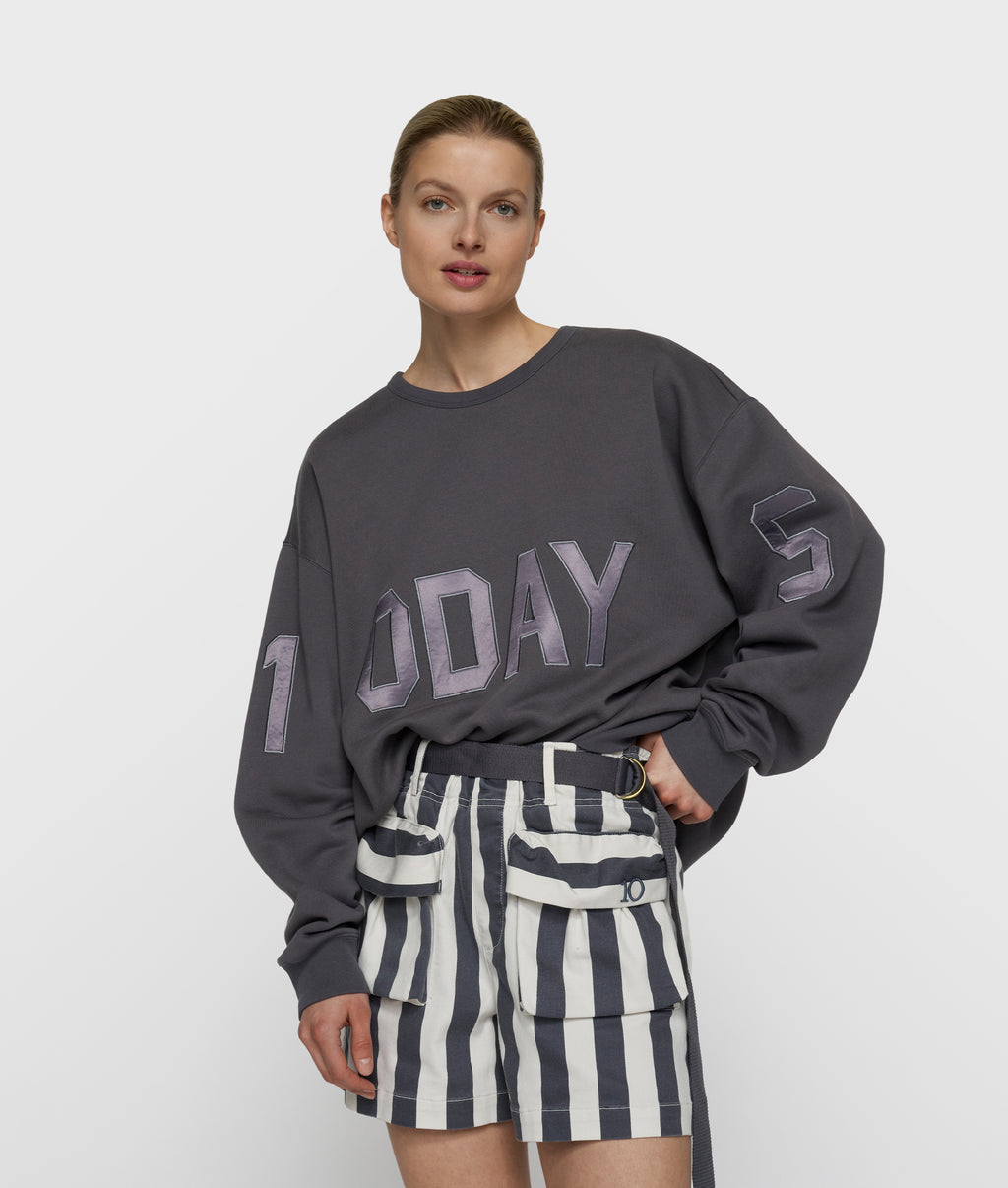 statement sweater logo | steel blue