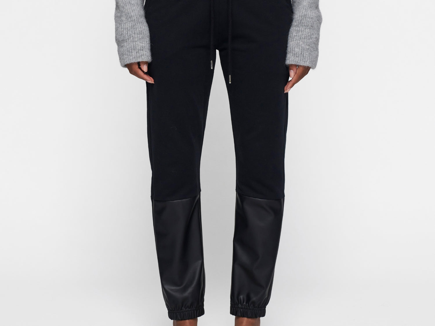 cropped jogger mix | black