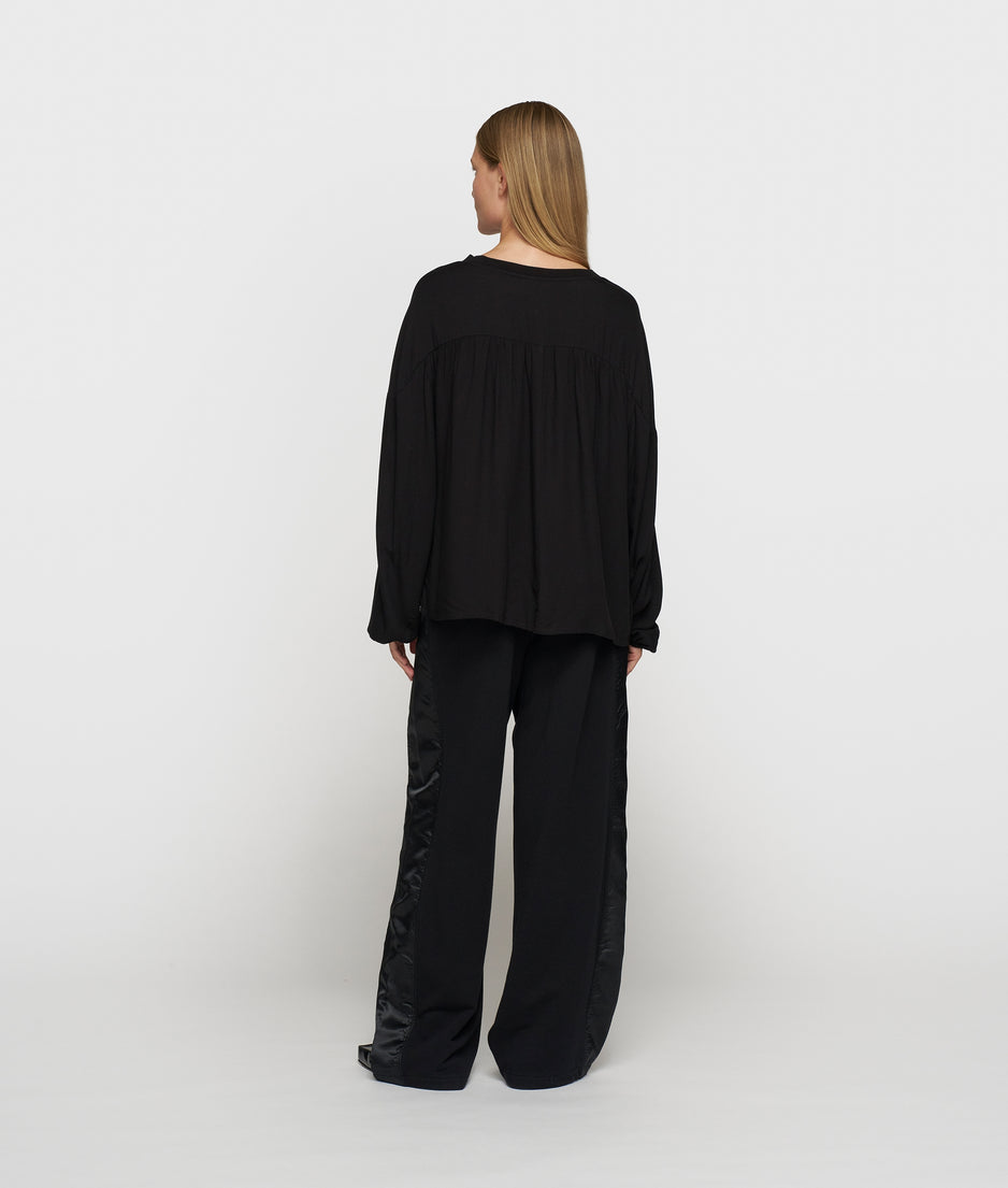 flowy blouse gathering | black