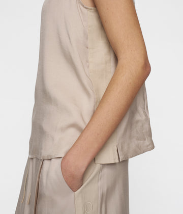 shiny tank top | rope