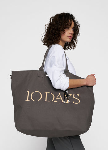 canvas shopper | oil